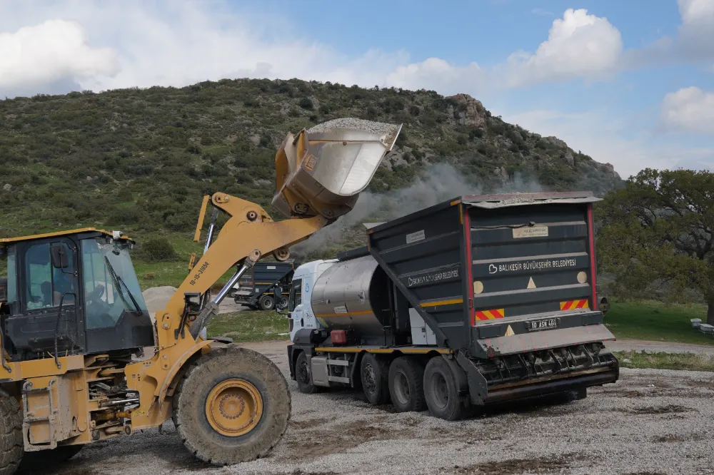 Büyükşehir ile yollar mevsim şartlarına hazırlanıyor
