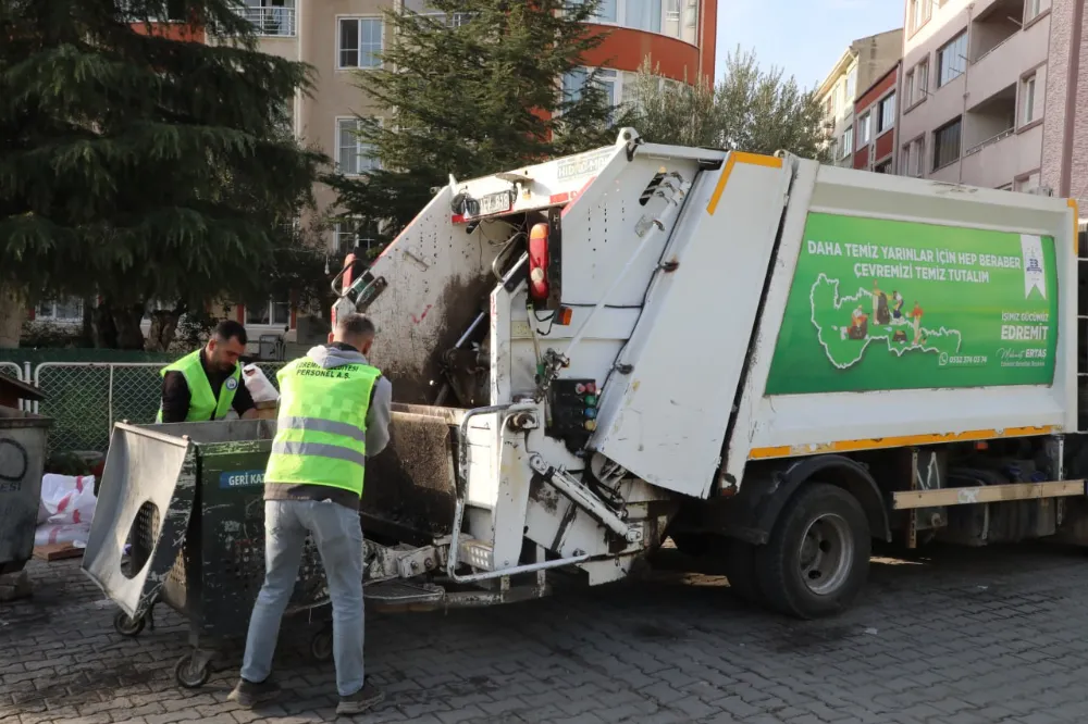 Edremit Belediyesi temizlik çalışmalarını aralıksız sürdürüyor