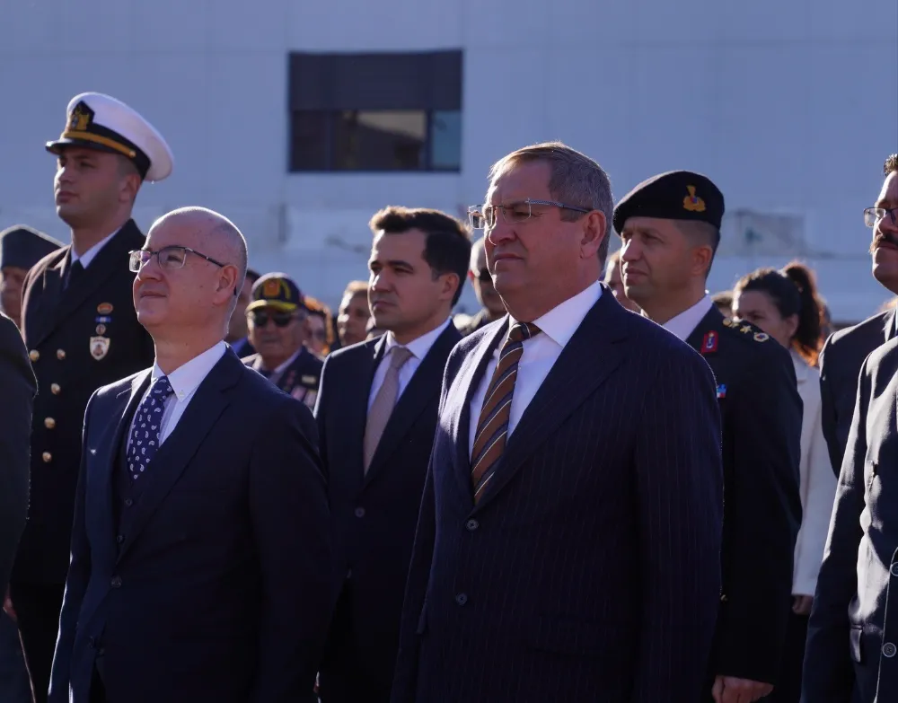 AYVALIK’TA ÖĞRETMENLER GÜNÜ COŞKUYLA KUTLANDI