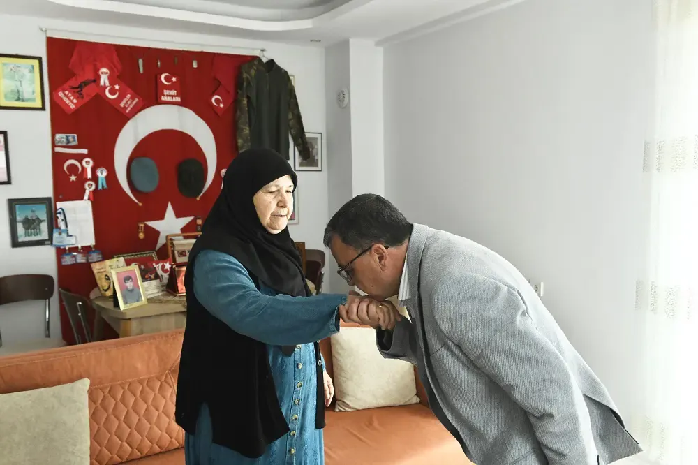 BAŞKAN ŞEHİRLİ’DEN ANNELERE ZİYARET