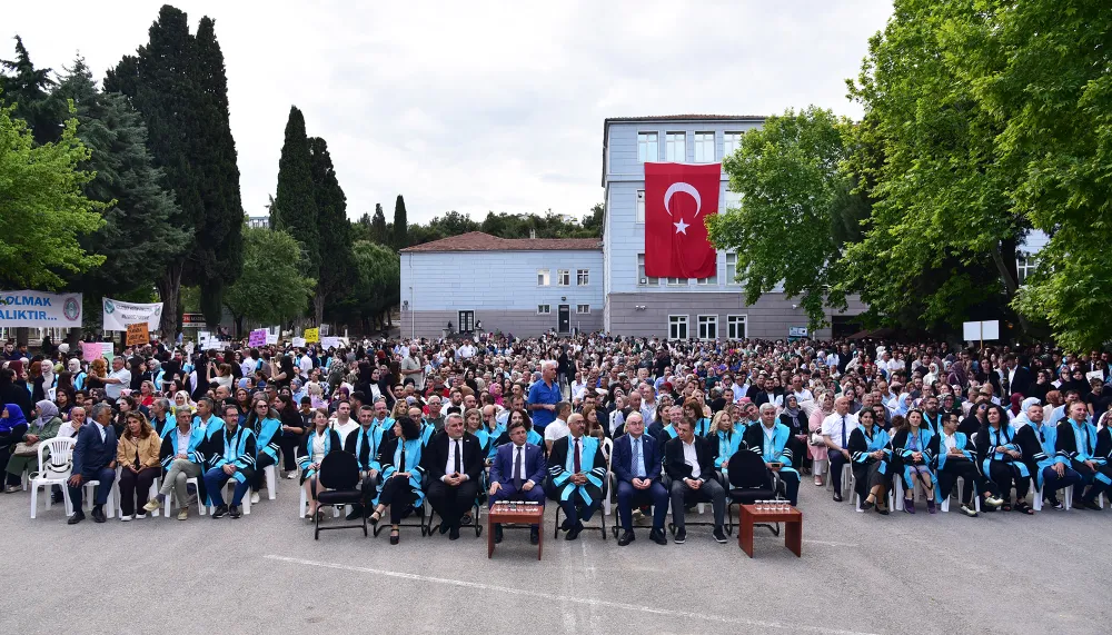 Necatibey Eğitim Fakültesi’nde Mezuniyet Heyecanı