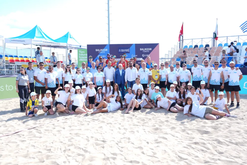 2025 PLAJ VOLEYBOLU BALKAN ŞAMPİYONASI ÖDÜL TÖRENİ ÖREN SAHİLİ’NDE GERÇEKLEŞTİ