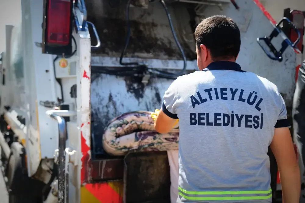 ALTIEYLÜL’DE EKİPLER TAM KADRO SAHADA