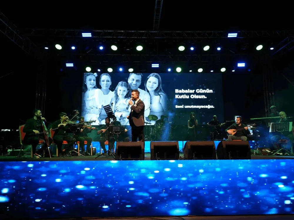 Büyükşehir’in Babalar Günü Konserinde Ferdi Zeyrek Unutulmadı
