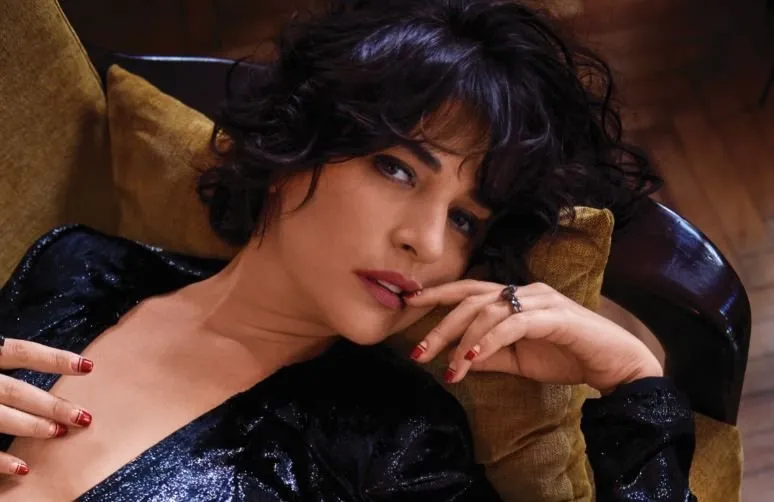 Gonca Vuslateri Kızının Peşinden Koşarken Ayağını Çatlattı: “Bir Bu Eksikti, Bravo!”