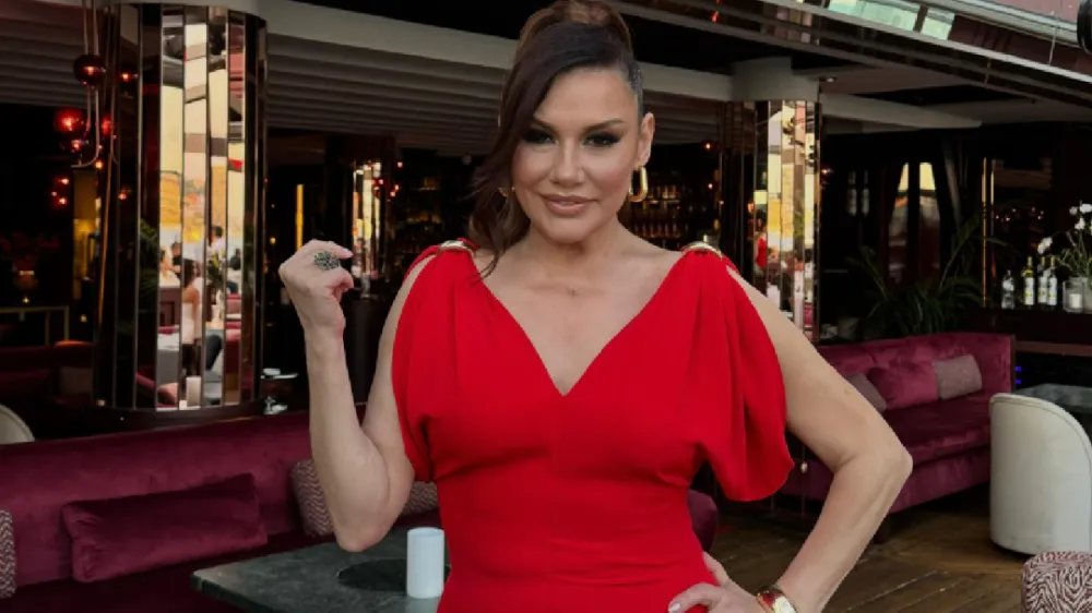 Deniz Seki, 55. Yaşını Yakın Dostlarıyla Kutladı
