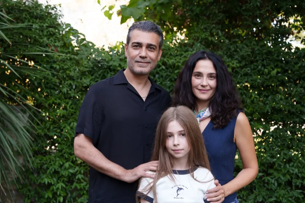 “Çok Uzak Çok Yakın” dizisinin yeni adı belli oldu: “Ben Annemin Rüyasıyım”