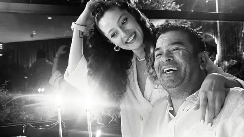 Bülent Şakrak Yeni Yaşını Genç Aşkı ile Kutladı